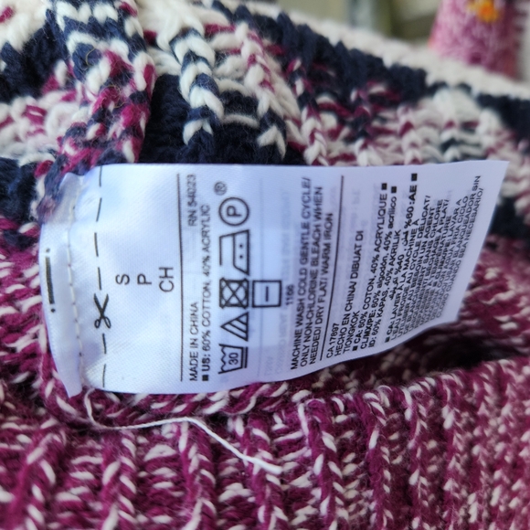 NEW Old Navy Purple cotton/acrylic sweater with gorgeous design. - Picture 3 of 4